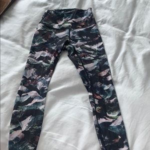Lululemon Wunder Under cropped patterned leggings